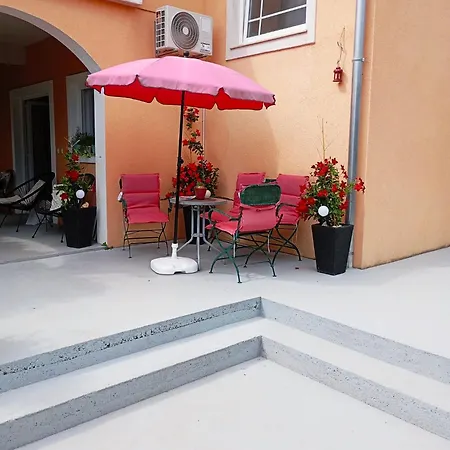 Apartmani Joja Biograd Na Moru Exteriör bild